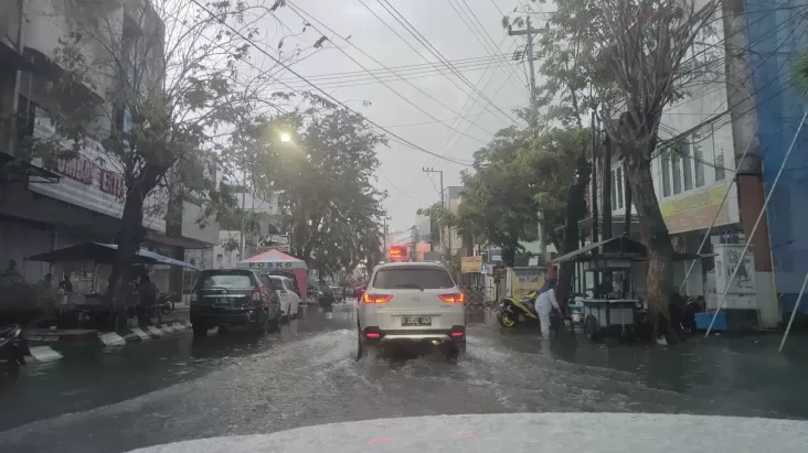 Hujan Memang Bawa Banyak Masalah di Jalan Raya, Selain Aquaplaning Tentunya!