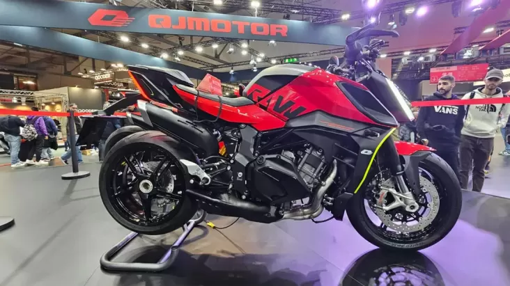 "QJMotor SRK 1000: Motor China dengan Tenaga Menggemparkan untuk Segmen Hypernaked"