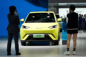 BYD Bikin Persaingan Harga di Pasar Mobil Listrik dengan Bonus Smart Driving Gratis