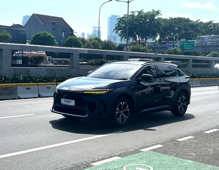 Toyota Masih Butuh Studi dan Riset Sebelum Memproduksi Mobil Listrik di Indonesia.
