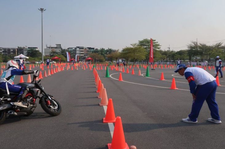 Fauzan Tanaka Juara Safety Riding Honda di Thailand: Kecapatan dan Ketepatan Jadi Kunci Kemenangan!