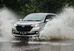 Hati-hati Saat Melaju di Jalan Berlubang! Mobil Bisa Rusak Akibat Water Hammer