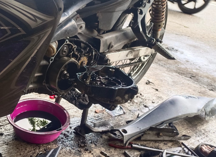 "Kolaborasi Pertamax Oplosan Pertamina, Mobil dan Motor Bergandengan Tangan?"
