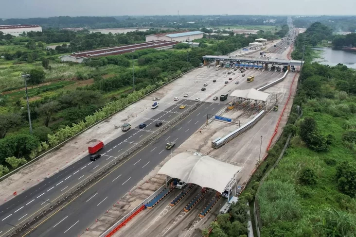 "Gerbang Tol Jasa Marga Ramai Ditinggalkan oleh 603 Ribu Kendaraan, Jabotabek Sepi"