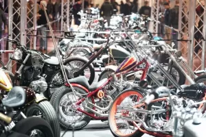 Harley Davidson, dari Amerika Serikat, Menyesuaikan Harga Motor Seperti Suzuki karena Tarif Impor AS.