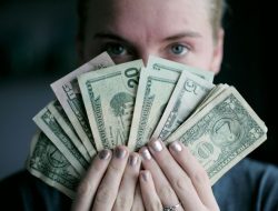 Tak Tergoyah Meski Dihina, 5 Shio Ini Diprediksi Kaya Raya