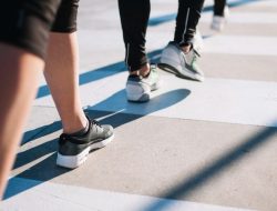 Orang yang Sering Terusik oleh Pejalan Kaki Lambat Punya 8 Sifat Ini