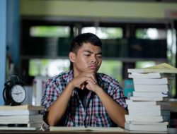 Dibesarkan di Lingkungan Kelas Pekerja Tapi Cukup Terdidik? Ini 7 Keterampilan Alih Bahasa yang Anda Kuasai