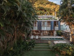 Studio Rossi Membangun Rumah Pantai Ikonik di São Paulo