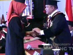 Adik Meninggal, Eka Menangis Saat Mewakili Wisuda di Universitas Malahayati Lampung