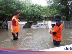 Lima Wilayah Kota Bekasi Terendam Banjir Saat Natal 2025, Warga Mulai Bersihkan Rumah