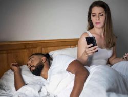 10 Cara Mengecek Suami Selingkuh atau Tidak
