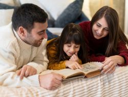 9 Tanda Anak Butuh Perhatian Orangtua Menurut Ahli