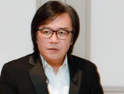 Ari Lasso Kirim Bunga dan Rayuan Saat Ulang Tahun Dearly Djoshua