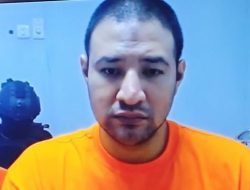 Ammar Zoni Peluk Kekasih di Sidang Perdana, Kirim Pesan untuk Calon Mertua: Ingin Serius