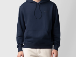 5 rekomendasi hoodie navy untuk aktivitas harian