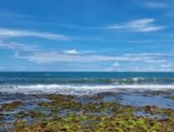 Pantai Rancabuaya: Sunset Indah dan Fasilitas Keluarga