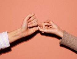 37 Pantun Janji: Sindiran Lembut yang Mengena dan Pengingat untuk Tidak Ingkar