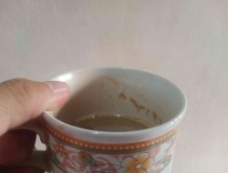 Kopi Tanpa Pemanis: Seni Menikmati Kopi Asli dan Alasan Kenapa Kepala 4 Harus Lepas Baju Gula