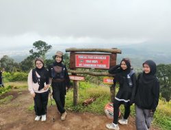 Perempuan Gen Z Lebih Memilih Mendaki Daripada Berbelanja