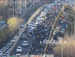 Demo besar mengguncang Iran, apa penyebabnya?