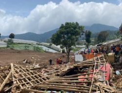 Menteri Dalam Negeri Tito Karnavian Larang Pembangunan Rumah di Daerah Longsor Pasirlangu