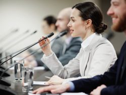 Kritik, Antikritik, dan Kekacauan Rezim