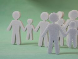 Ilusi Kekuatan Manusia di Akhir Era Industri