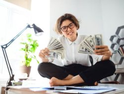 Orang yang Lebih Memilih Uang Daripada Hubungan Ternyata Punya 8 Kepribadian Ini, Menurut Psikologi