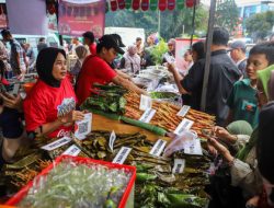 Kemeriahan ‘war takjil’ dari berbagai daerah di hari pertama puasa
