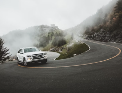 Mengapa Banyak Orang Mabuk Saat Berkendara di Jalan Berkelok?