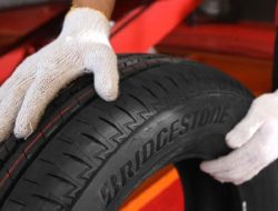 Tips ban mobil hybrid untuk mudik 2026 dari Bridgestone