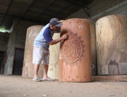 Kisah Penjual Beduk di Kudus yang Tak Pernah Menyerah