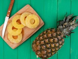 5 cara memotong nanas, coba potong melingkar atau spiral