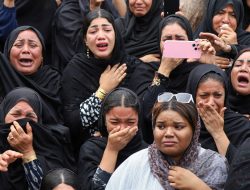 Foto-foto Pemakaman Siswi dan Staf Korban Serangan AS-Israel di Iran