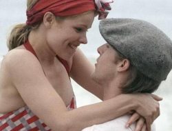 7 Film Romantis Netflix yang Pas Dikunjungi Saat Hujan