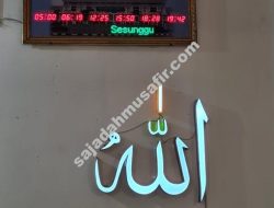 Warga Berbondong-bondong ke Masjid Nurul Iman Padang untuk Salat Idul Fitri Bersama Fadly Amran