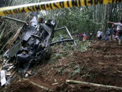 Helikopter militer Qatar jatuh, 7 tewas di laut