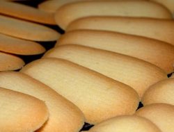 Resep Kue Kering Lebaran 2026: Lidah Kucing Tiga Rasa dan Nangka