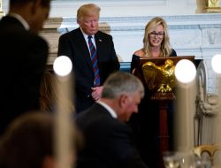 Paula White, Pendeta Kontroversial yang Berdoa untuk Trump