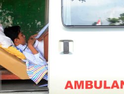 Polwan Hibur Siswa SMP Sains Tahfizh Pasca-Kecelakaan saat Praktik