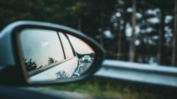 Mengapa Blind Spot Sering Menyebabkan Kecelakaan Saat Menyalip?
