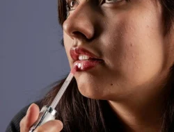 6 rekomendasi lip gloss mewah dari merek ternama Cosmo
