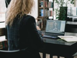 5 strategi membangun kepercayaan klien dalam bisnis jarak jauh