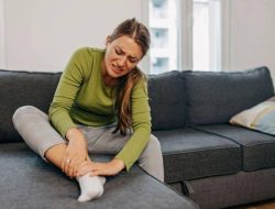 4 Dampak Buruk Merendam Kaki dengan Es, Kenali Bahayanya